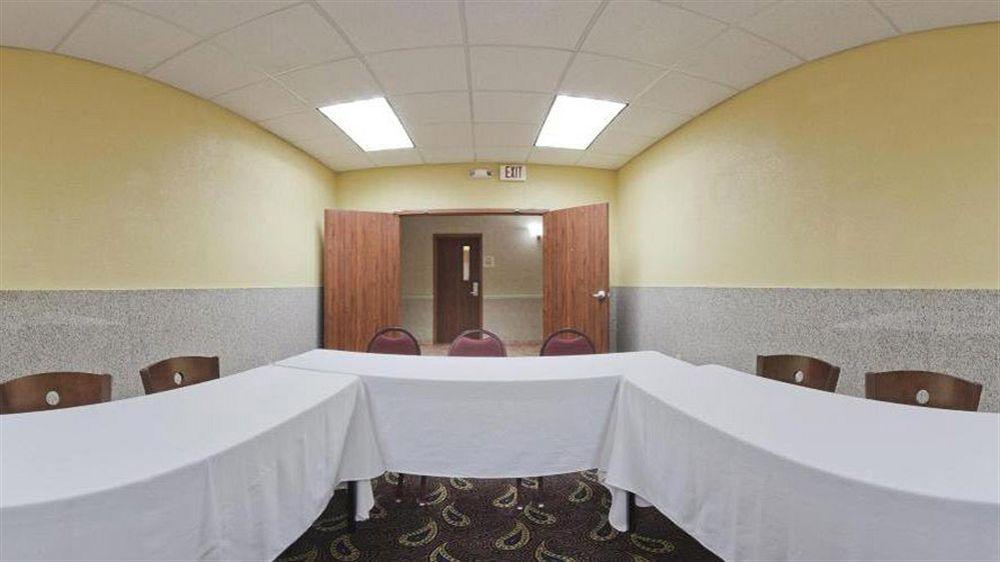 Fairfield & Hobby Airport Hotel 3*